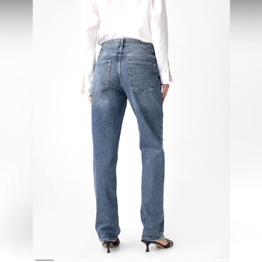 GAP 90s straight high rise. Slim through the hip & thigh. Straight leg size 28/6 - Picture 2 of 13